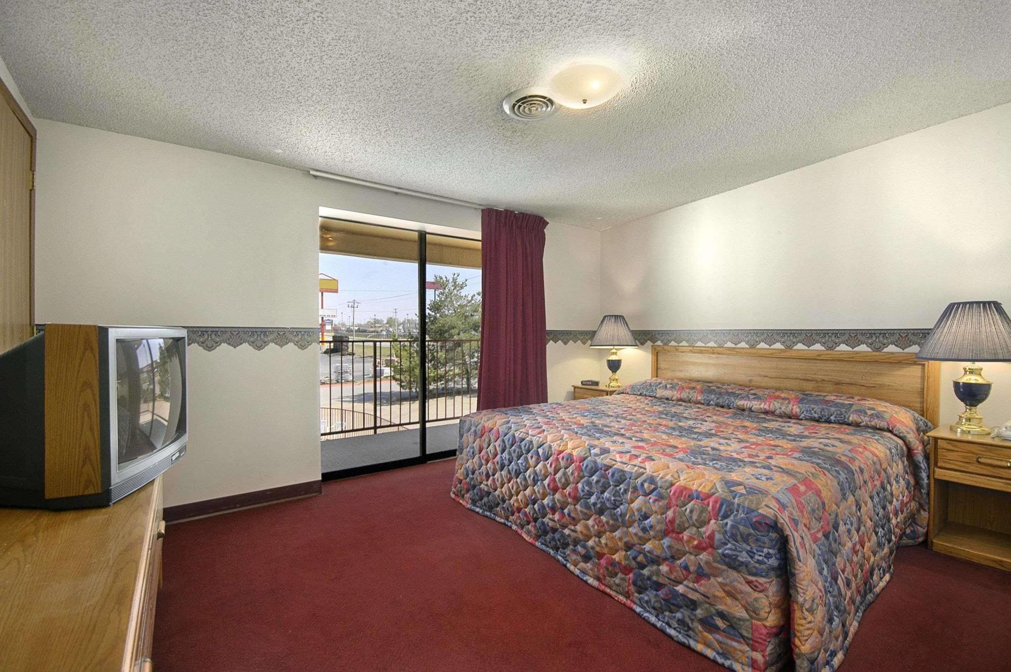 Super 8 by Wyndham Springdale AR Motel Rom bilde